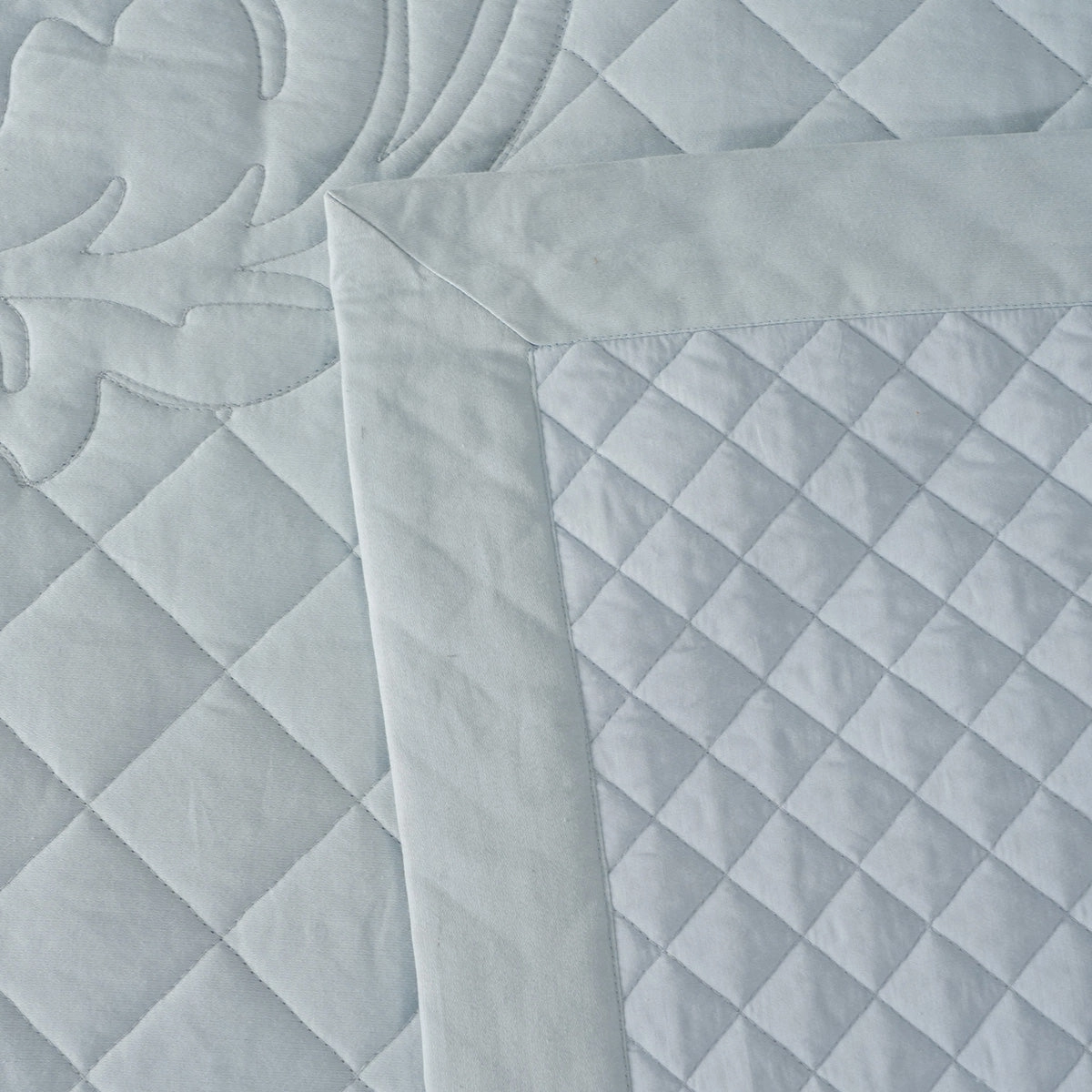 Acanthus Serenity Sole Bliss Quilted Quilt/Comforter