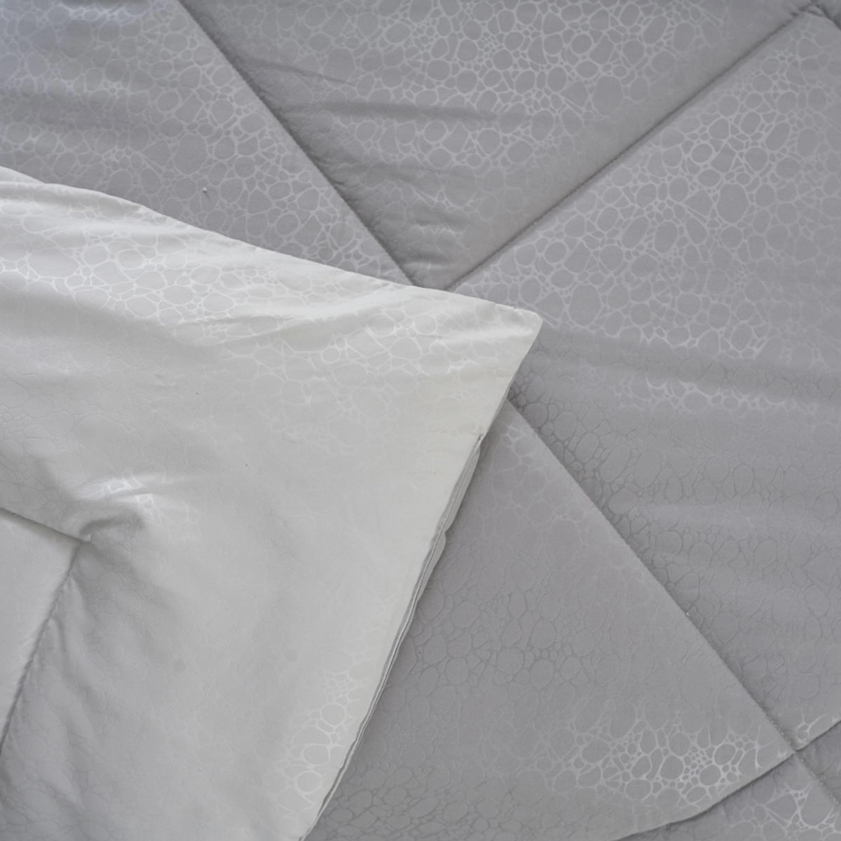 Hermosa Glister Pebble Ash 150GSM Reversible Summer AC Quilt