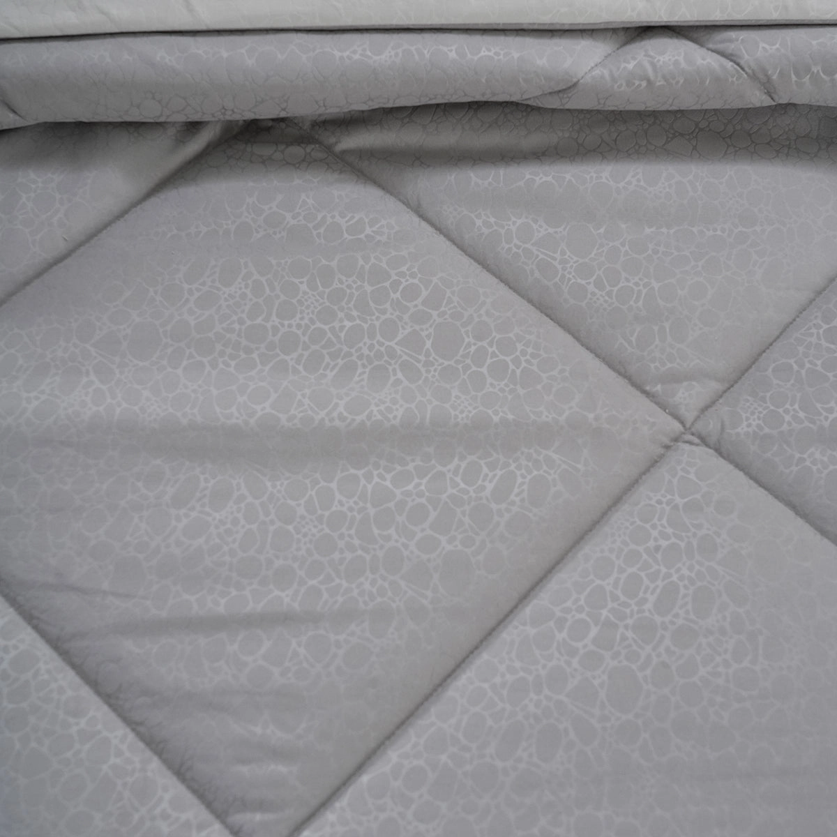 Hermosa Glister Pebble Ash 150GSM Reversible Summer AC Quilt