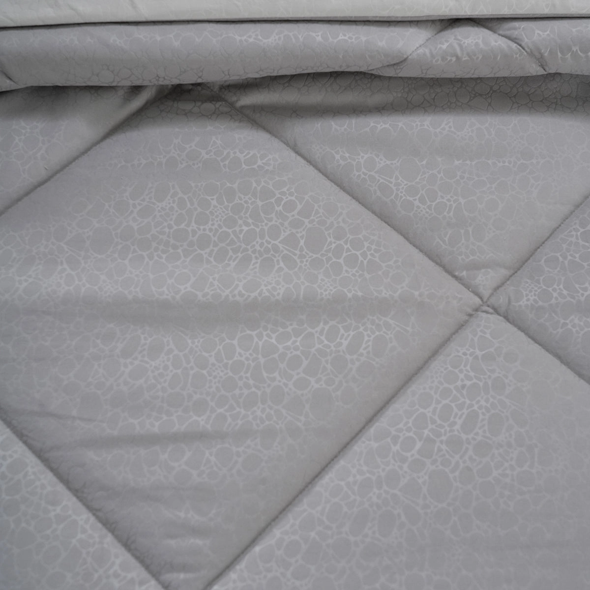 Hermosa Glister Pebble Ash 250GSM Reversible Winter Quilt