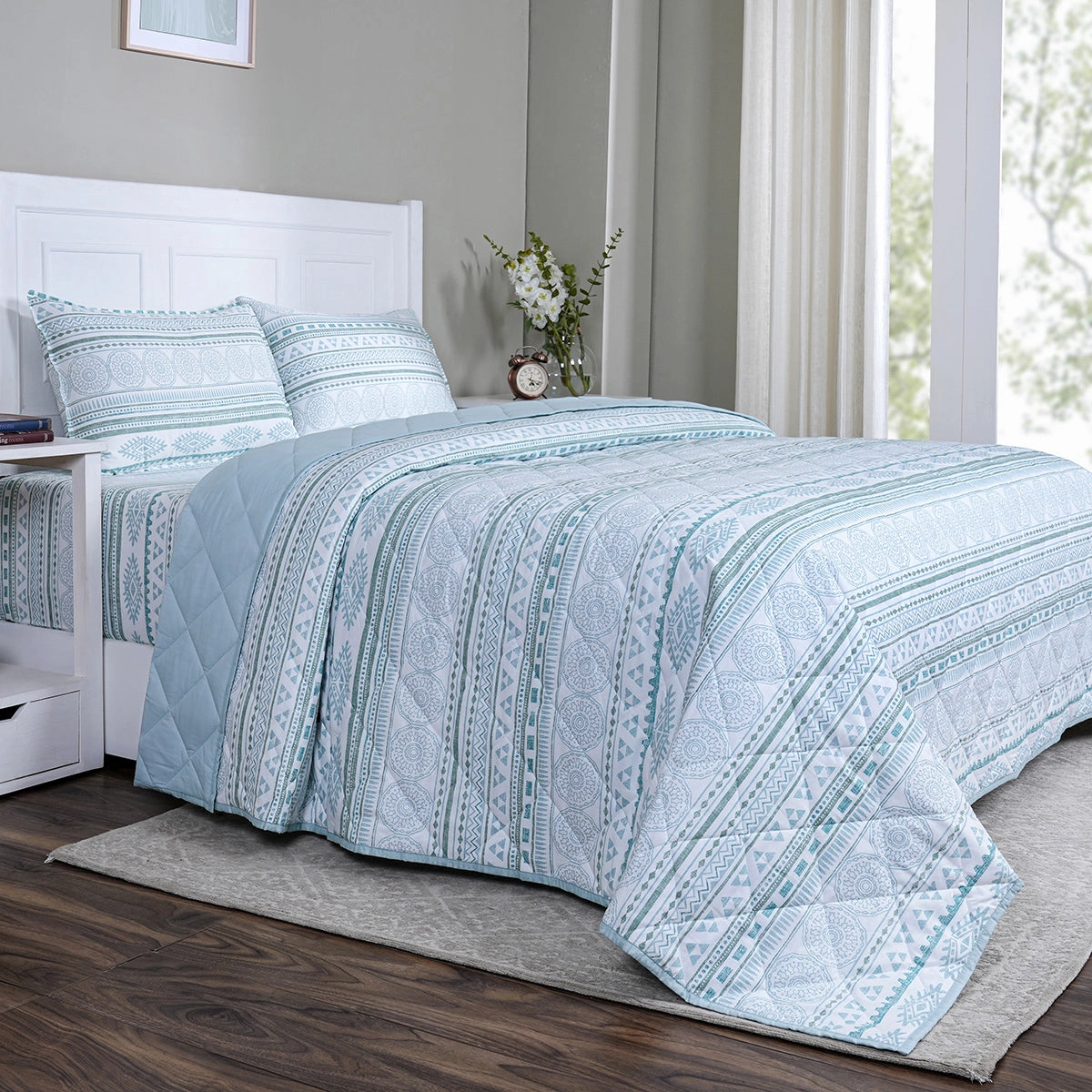 Hermosa Sensory Bloom Allegra Quilt Blue
