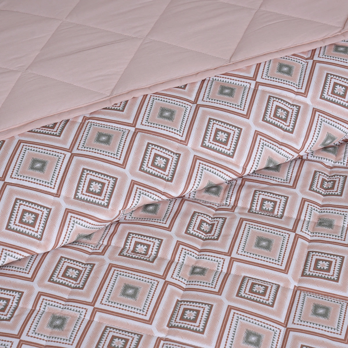 Hermosa Sensory Bloom Jude Quilt Peach