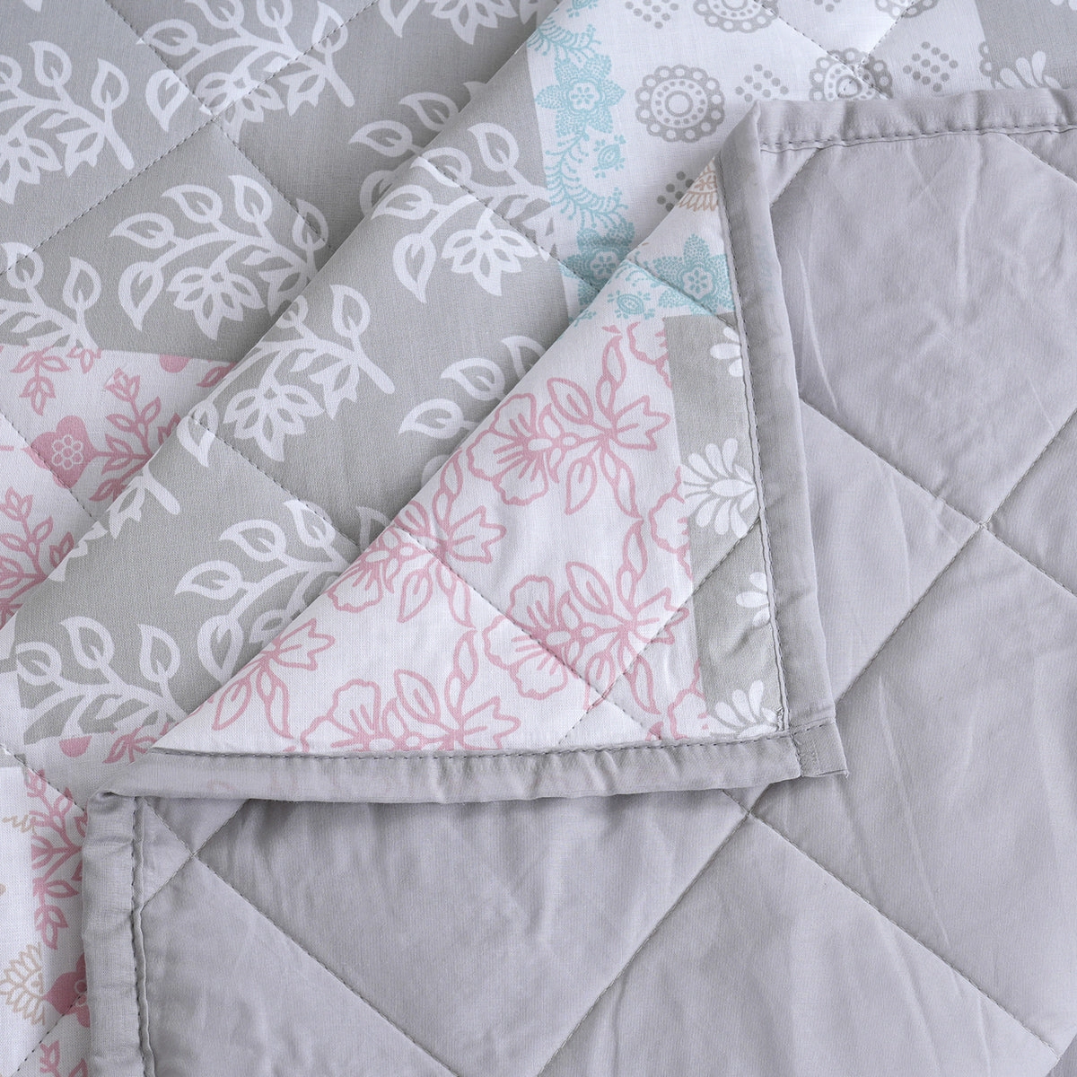 Hermosa Sensory Bloom Lennon Quilt Blue