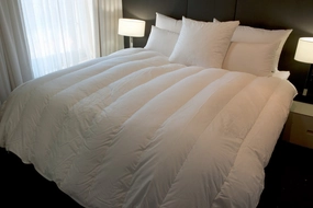 His And Her Channel King Size Quilt 95% White Premium Polish Goose Down 5 And 7 Blanket Warmth German Batiste TE100
