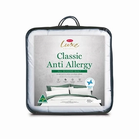 Luxe Classic Anti-Allergy All Seasons Quilt by TONTINE