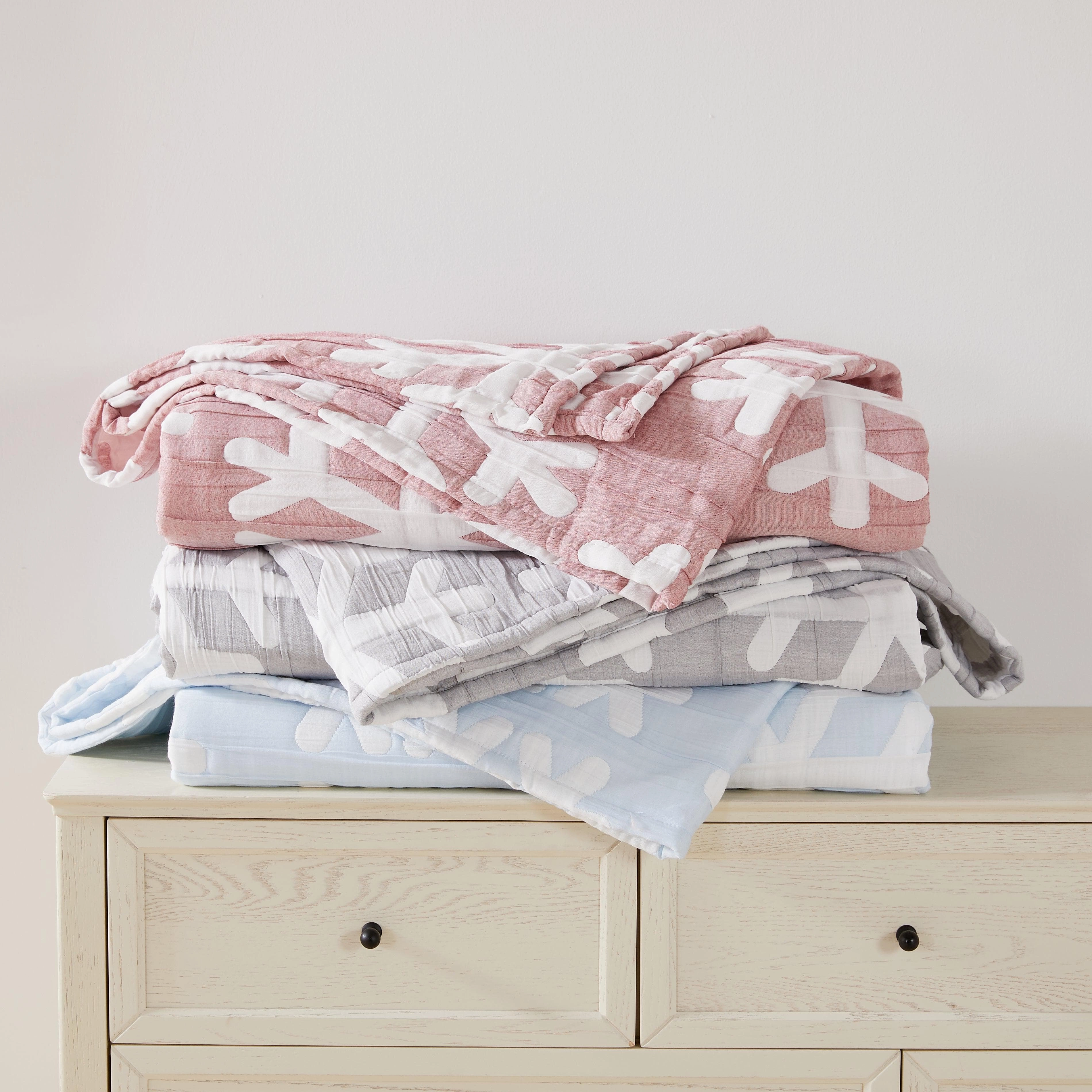 Matelassé Snowflake Quilt Set - Nino Collection
