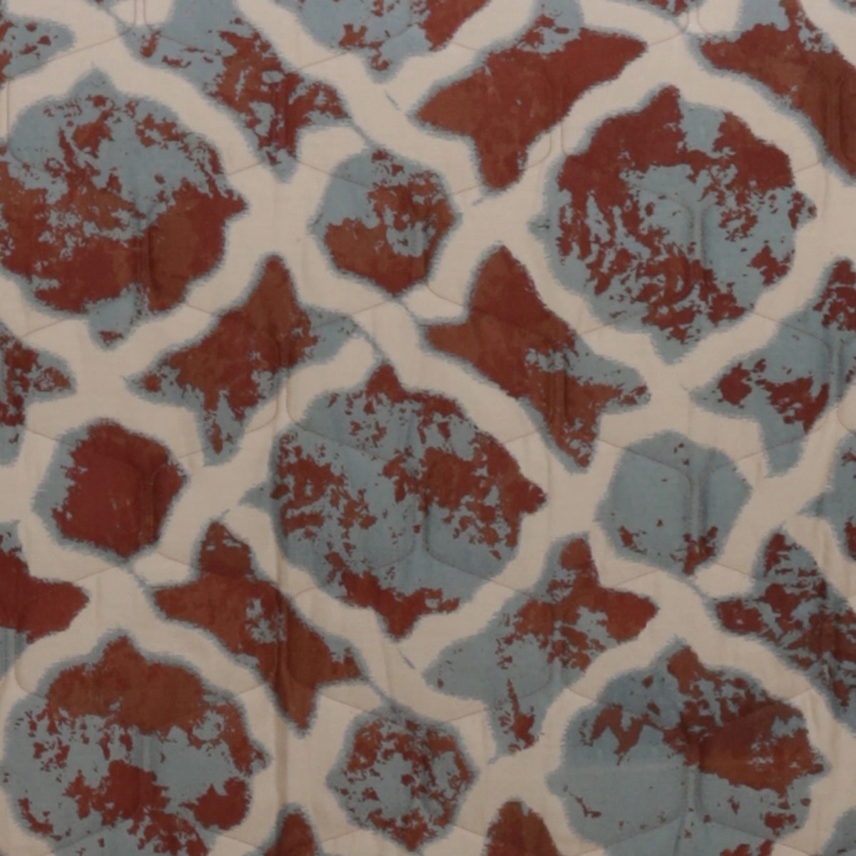 Nouveau Tradition Form Replay Red Quilt Set