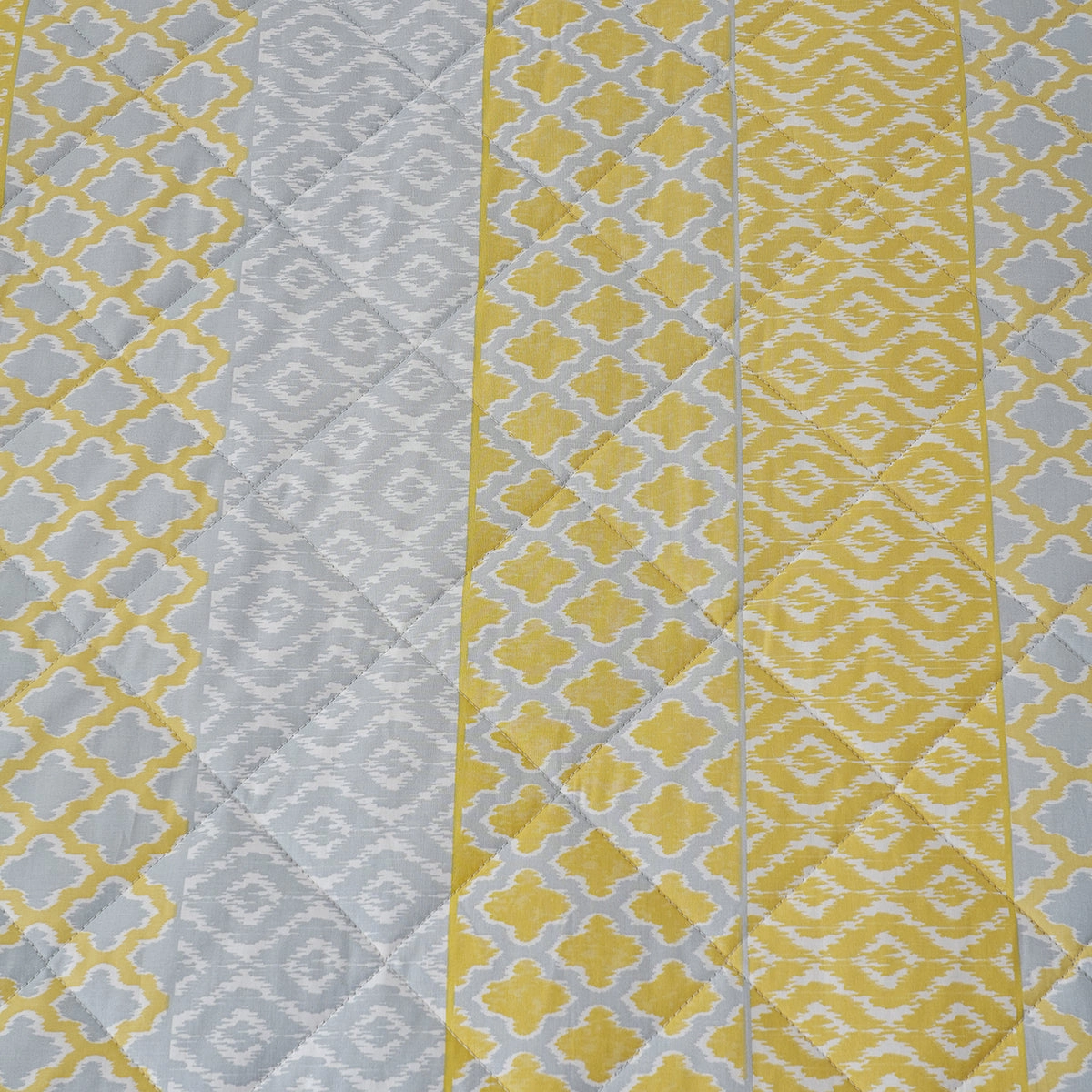 Optimist Bloom Multi Ikat 4PC Quilt/Quilted Bed Cover Set