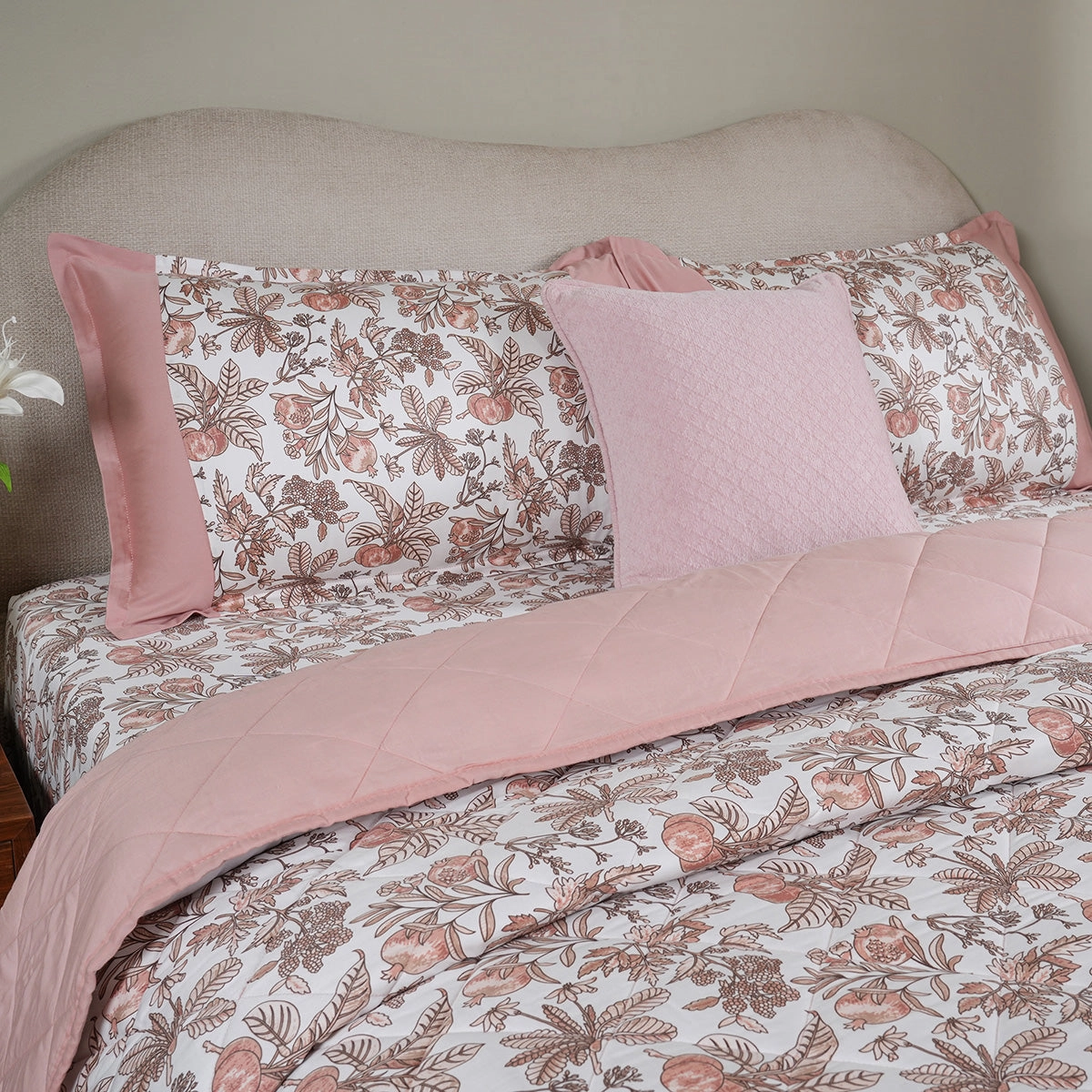 Sensory Bloom Fruity Foliage 4 pcs Pink Quilt Set