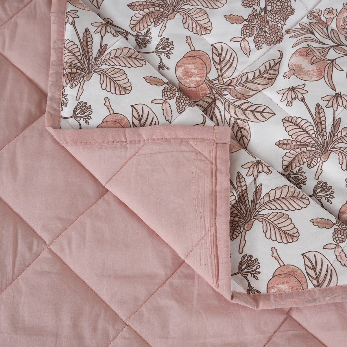 Sensory Bloom Fruity Foliage 4 pcs Pink Quilt Set