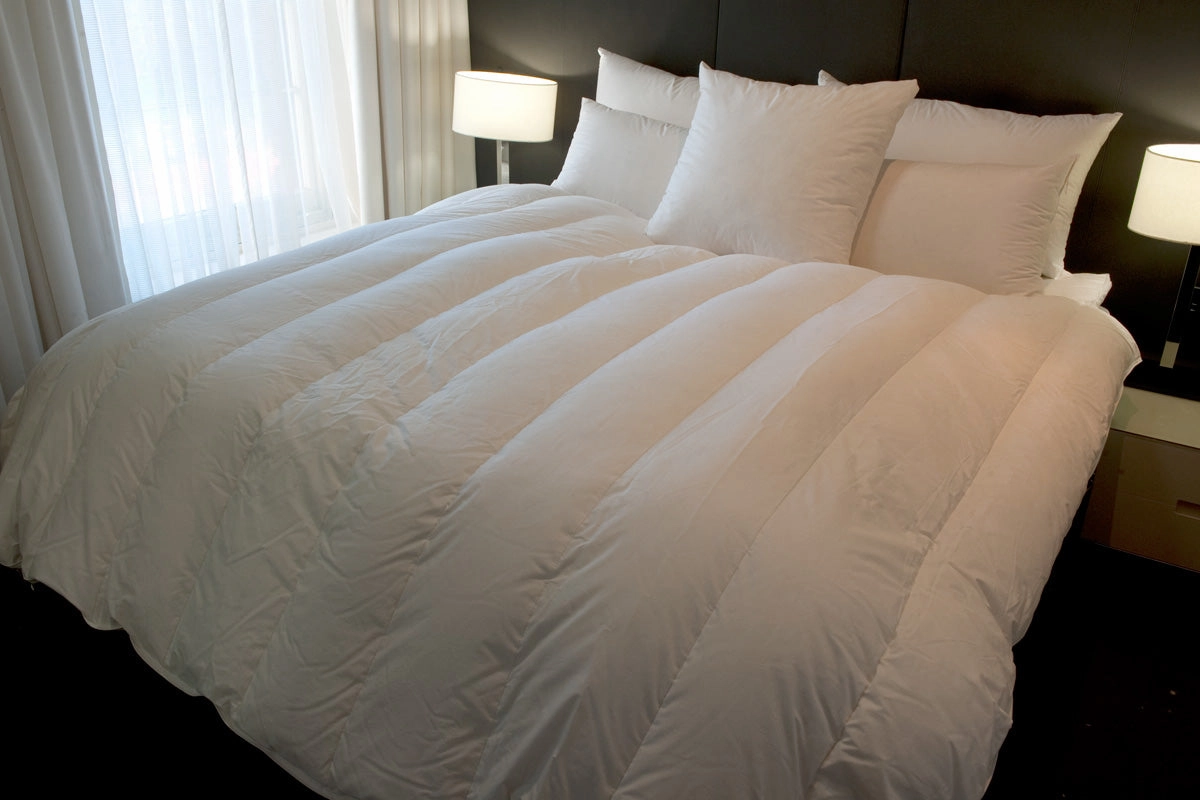 Super King Size Walled and Channel Quilt 95% White European Duck Down 6 Blanket Warmth German Batiste TE100