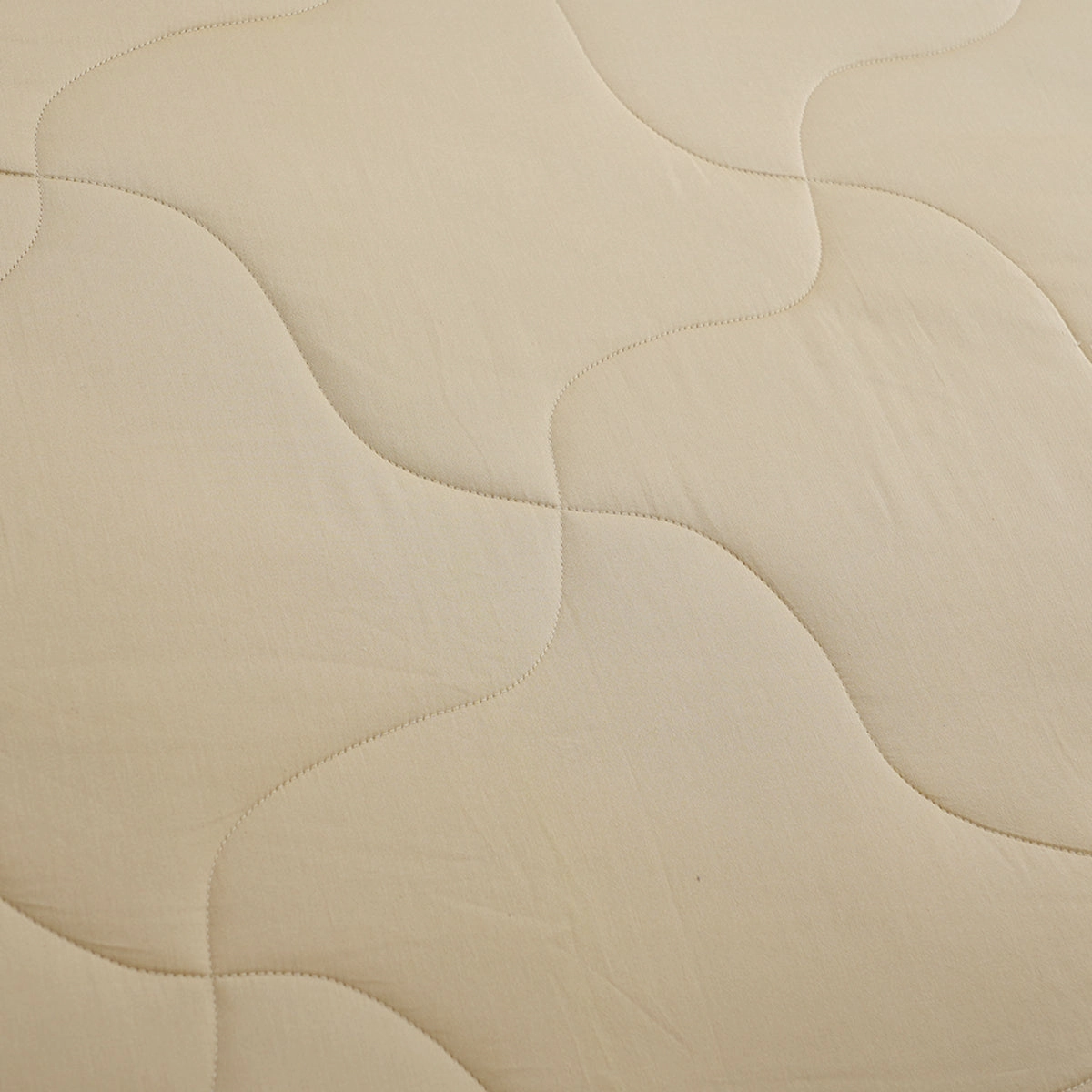 Vincent Reversible Marzipan/Simply Taupe Quilt/Quilted Bed Cover Set